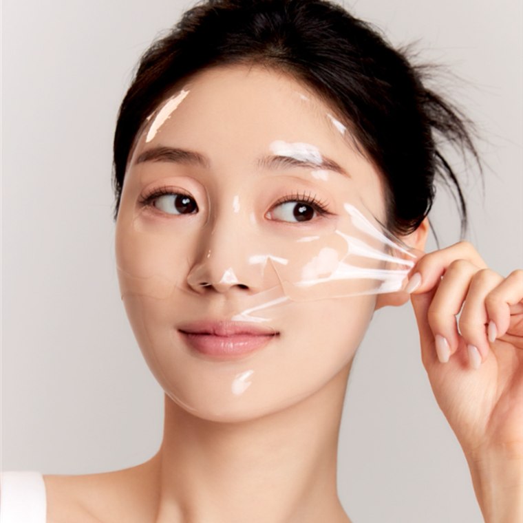 Arocell Super Collagen sheet mask being removed